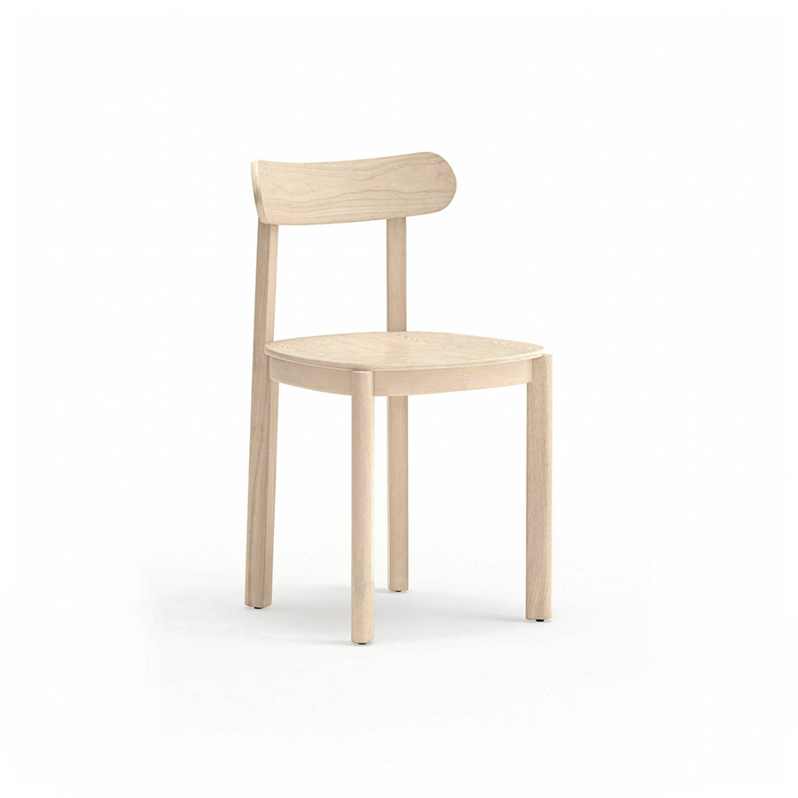 Silla Nara de la firma valenciana Teulat, en acabado natural claro.