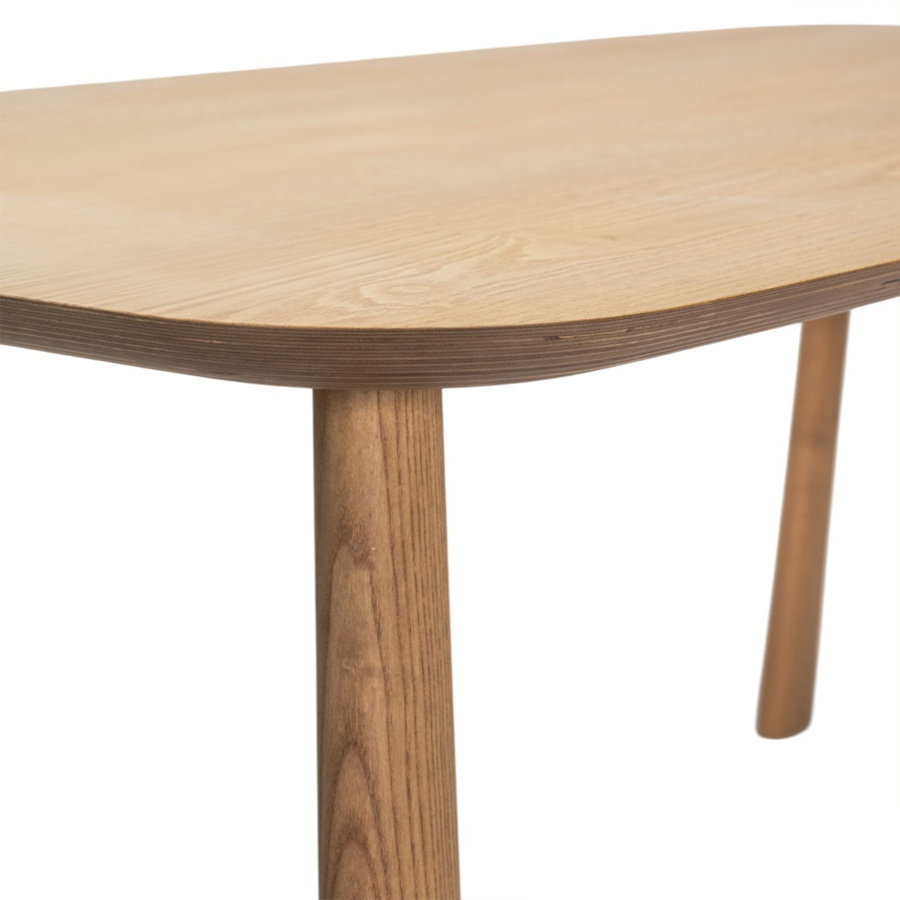 Detalle pata y sobre de mesa Mibu de Ondarreta
