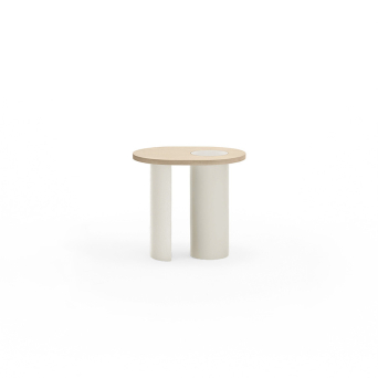 Mesa auxiliar Nori de la firma valenciana Teulat, con sobre en natural claro y patas en crema.