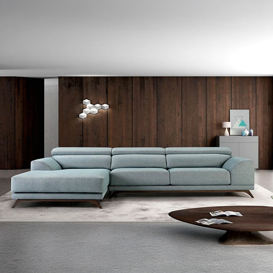 Chaiselongue Tucson de la firma Temasdos en tapizado azul y vista de ambiente.