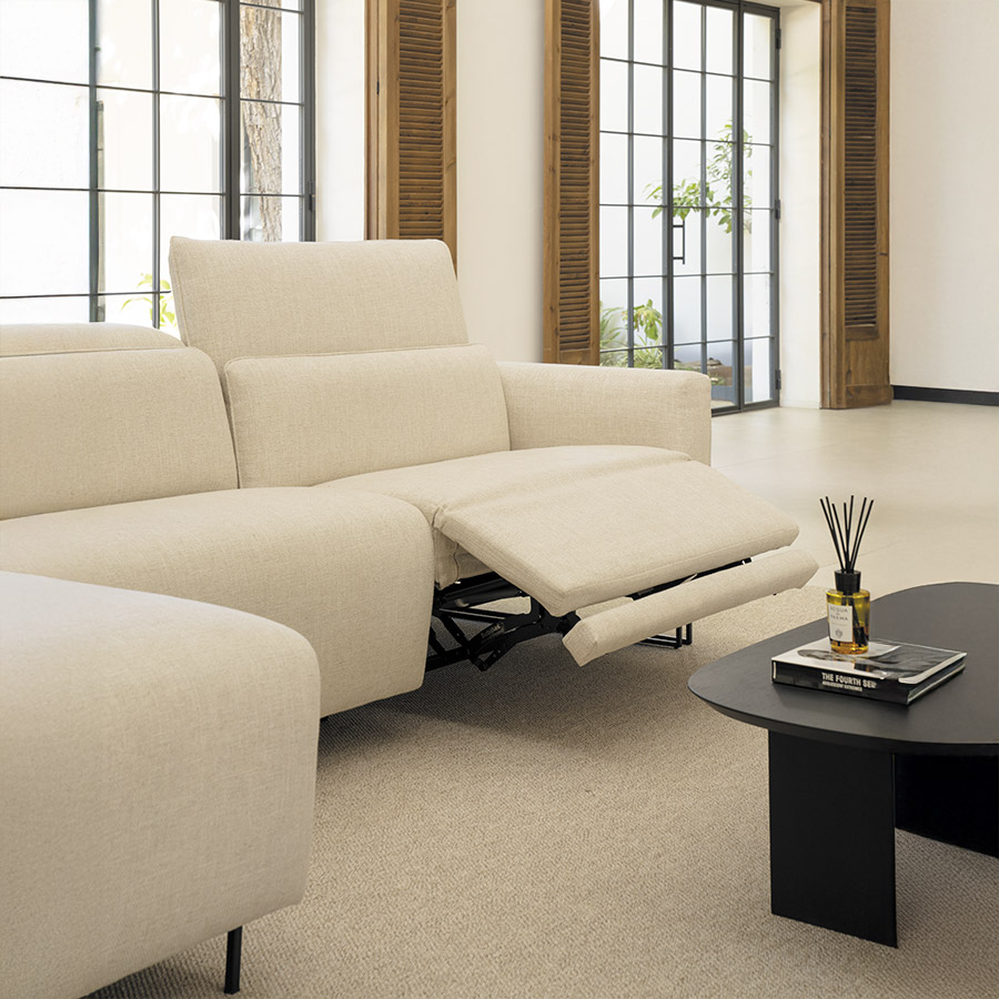Chaiselongue relax Tundra de la firma Temasdos con vista detalle del mecanismo relax.