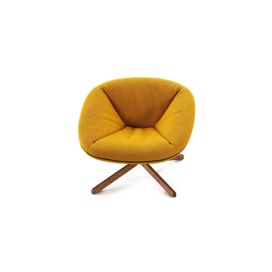 Butaca Tortuga de Sancal, con base giratoria de cuatro aspas en madera y asiento tapizado
