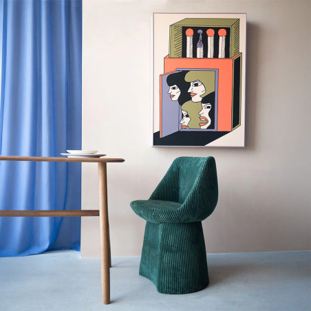 Ambiente con silla Magnum de base tapizada de Sancal en pana verde.