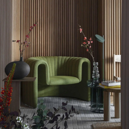 Ambiente de zona auxiliar con el sillón Remnant de Sancal tapizado en verde