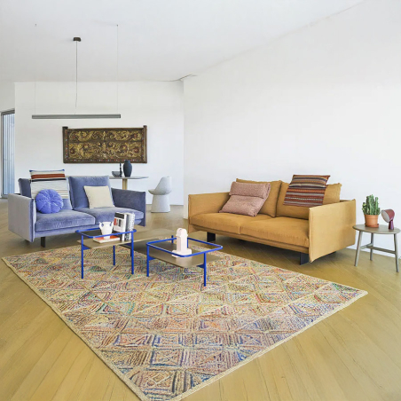 Ambiente con dos sofás Deep de Sancal, uno en azul y otro en color naranja