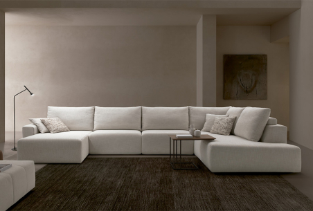 Sofá módena chaiselongue varias plazas en ambiente salón.