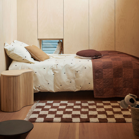 Mesa auxiliar Isola con almacenamiento en dormitorio juvenil.