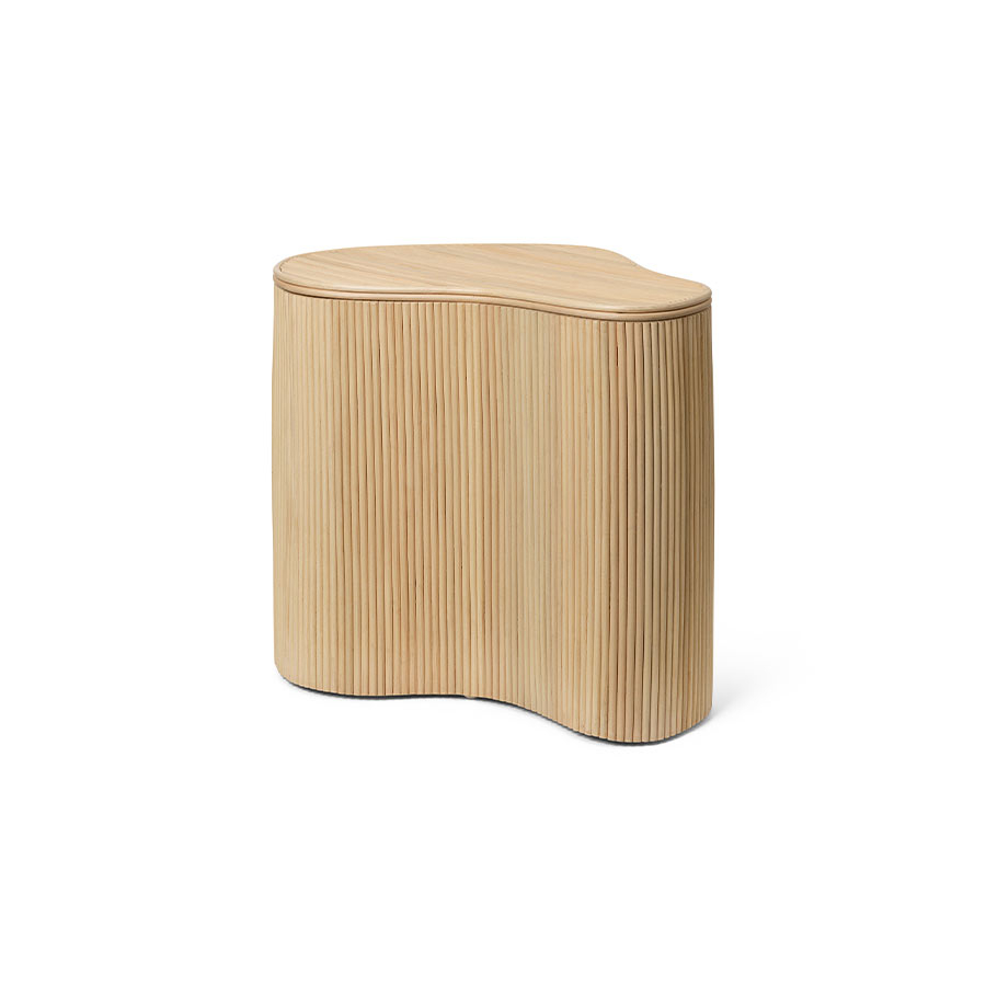 Mesa auxiliar con tapa y espacio de almacenamiento Isola de Ferm Living