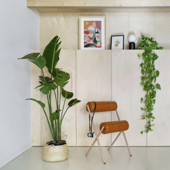 Silla Roll de la firma Sancal con estructura de metal y tapizada en tela o piel 2