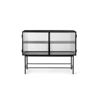 Aparador Haze de vidrio estriado en negro de Ferm Living