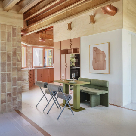 Mesa Cita, en versión pequeña de Sancal y vista de ambiente con sillas Roll.