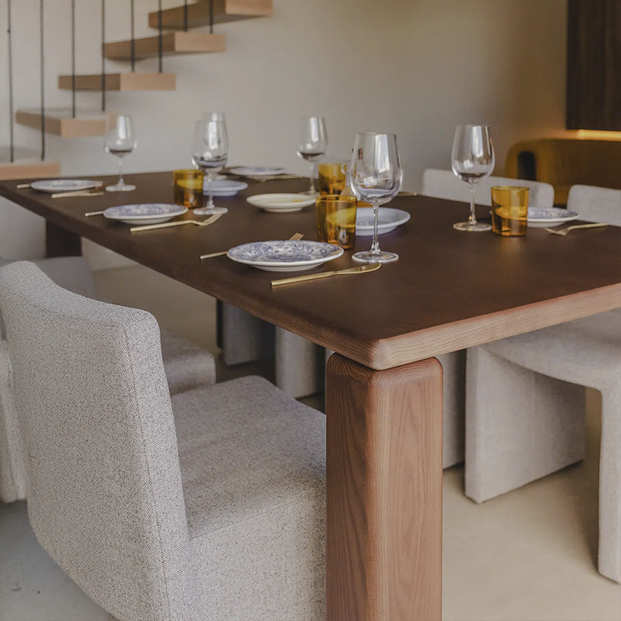 Vista detalle de la esquina de la mesa de comedor Cita de Sancal.