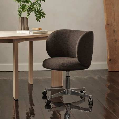 Silla comedor Rico con ruedas tejido Bouclé suave en interior.