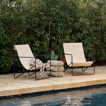 Hamaca Desert Lounge Chair con estructura metálica en color cashmere y tela beige de Ferm Living. 2