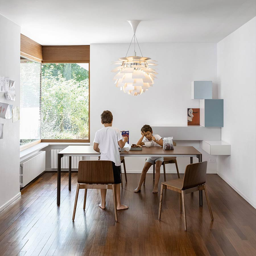 Mesa Maki extensible en laminado madera de Kristalia.