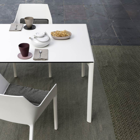 Mesa Maki de exterior extensible estilo minimalista de Kristalia
