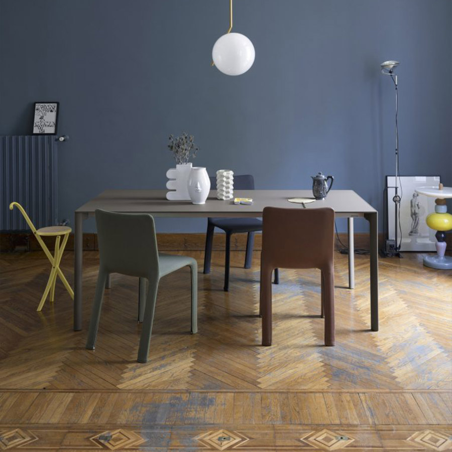 Mesa extensible Maki de Kristalia en Fénix bromo grey