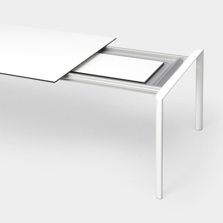 Mesa Maki extensible de exterior e interior de la firma italiana Kristalia