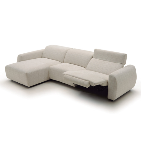 Chaiselongue Cielo de Reyes Ordóñez en versión relax con motores.
