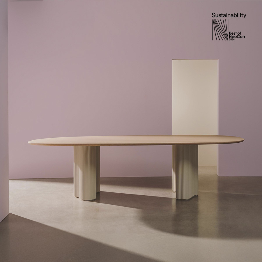 Mesa Bolete Conference de la firma nacional Andreu World, galardonada con el premio en sostenibilidad de Best of Neocon 2024.