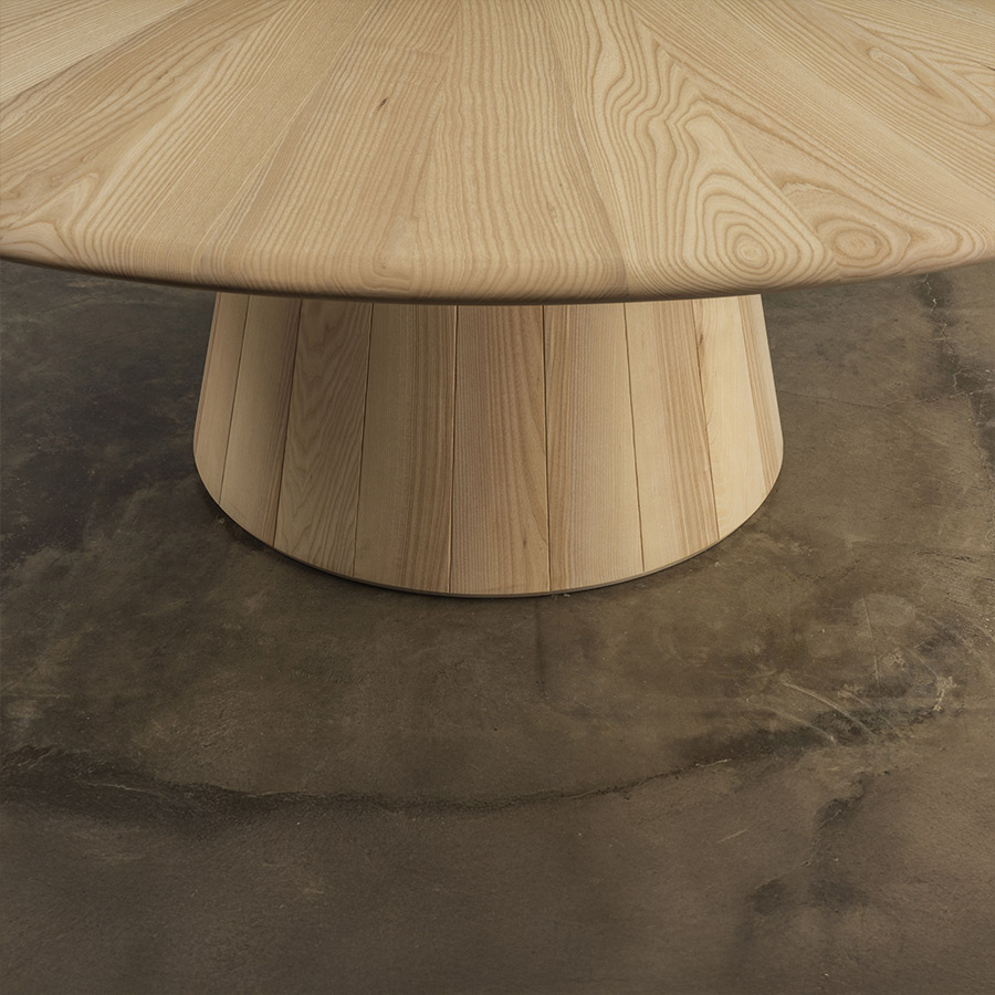 Mesa Reverse Wood de Andreu world en vista detalle del sobre