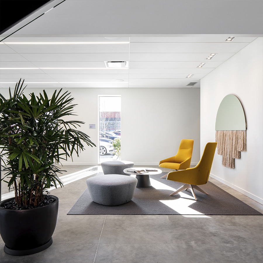 Mesita auxiliar reverse de andreu world disponible en muebles lara