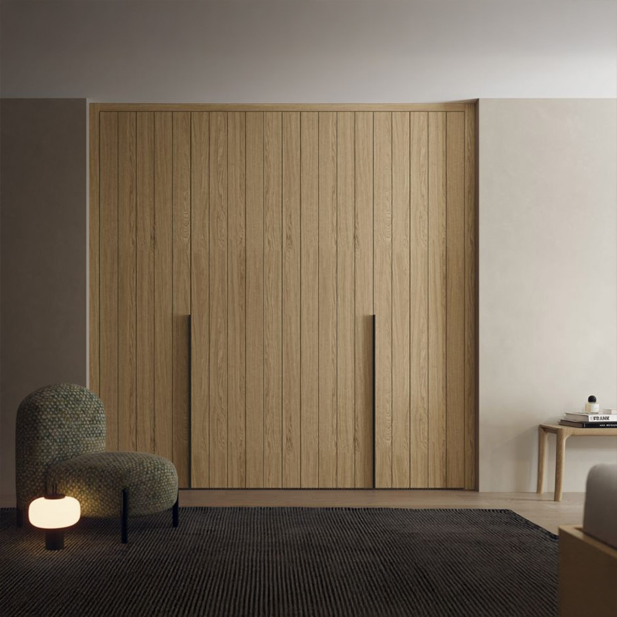 Armario a medida con puertas batientes de fabricación nacional