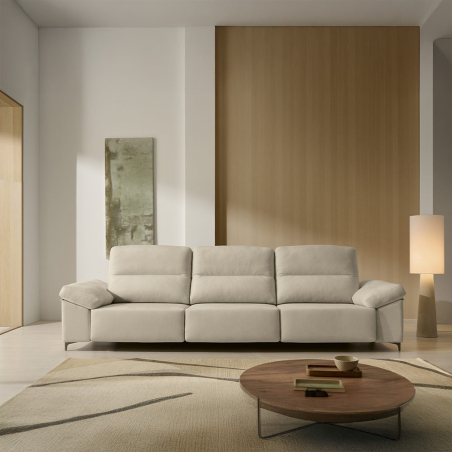 Sofá Valencia 3 plazas en acabado beige y vista de ambiente de salón.