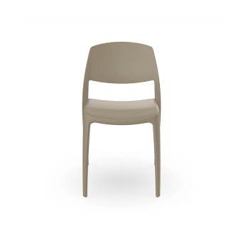 Silla de terraza resistente y apilable modelo Smart en color arena de la firma Resol
