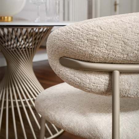 Detalle trasera silla Oleandro CS 2031 con metal beige y tela color beige