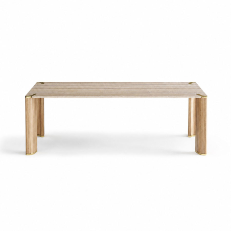 Mesa de comedor Horus con tablero de mármol, patas en madera y detalles metálicos.