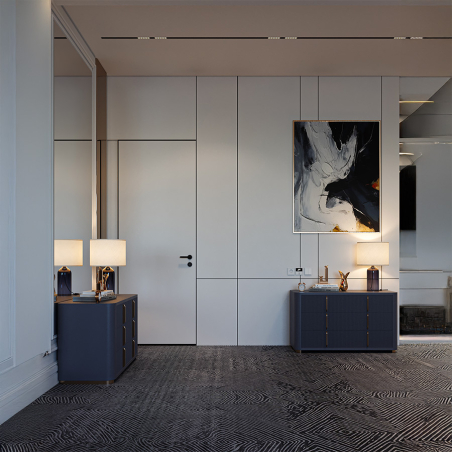 Cómoda Echo en lacado azul con tiradores y patas metálicas en tono dorado y vista de ambiente de dormitorio