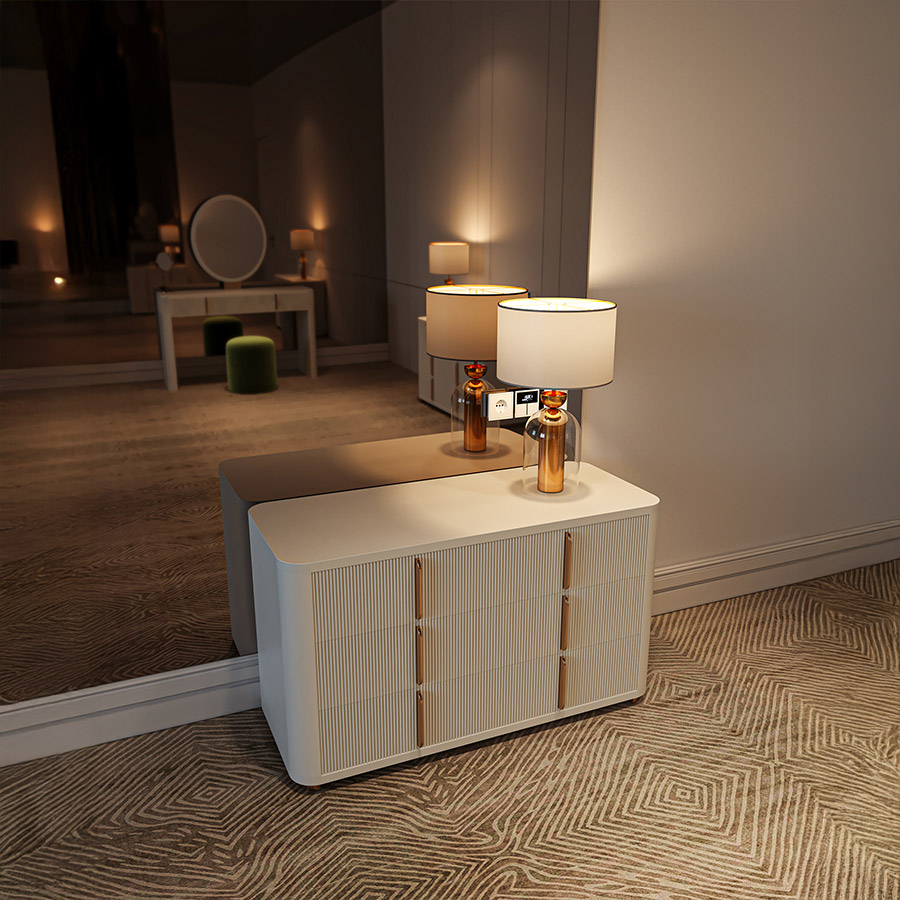 Cómoda Echo en lacado blanco con tiradores y patas metálicas en tono dorado y vista de ambiente con tocador echo