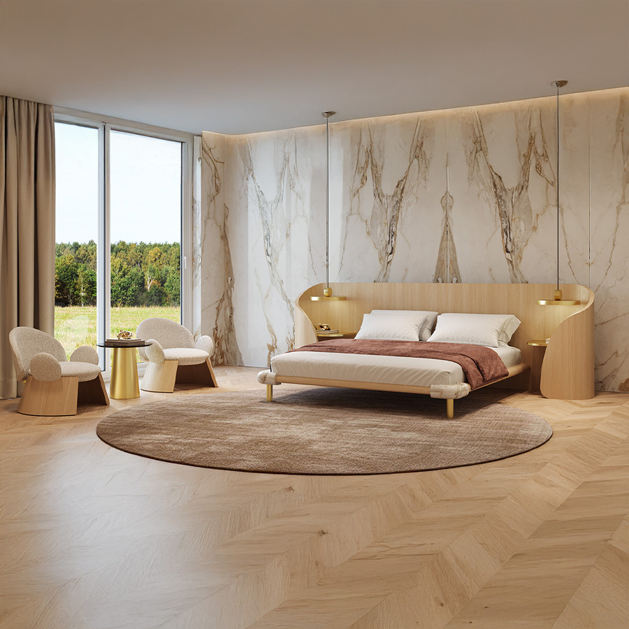 Butaca Paschalia en vista de ambiente de dormitorio con cama modelo Cinnamon y mesita Tholos