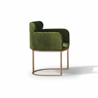 Silla B-chair de la firma italiana Encore Italia con asiento tapizado y patas metálicas con estructura curvada y reposacabezas.