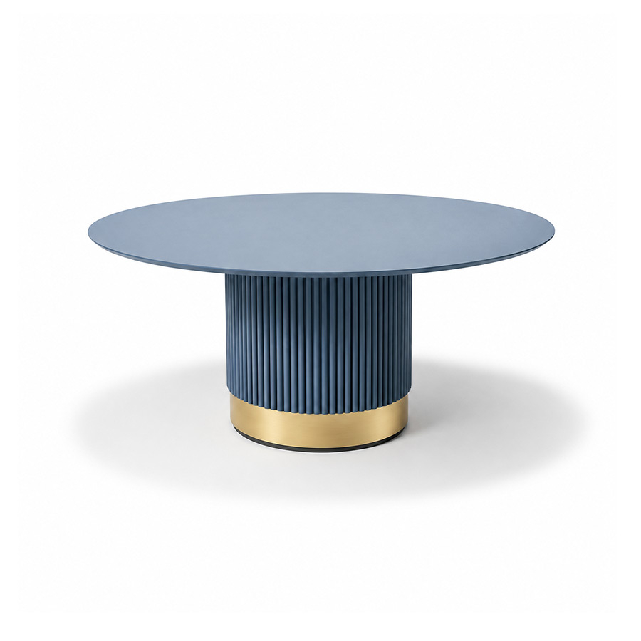 Mesa de comedor Dobos de la firma Encore italia, con base canneté, en lacado azul grisaceo y detalle en oro.