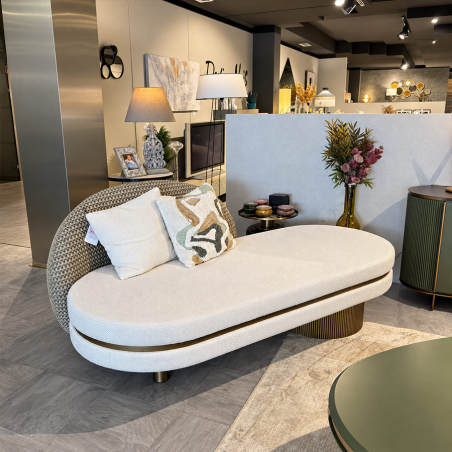Chaiselongue Eclipse de Encore Italia expuesto en la tienda Muebles Lara