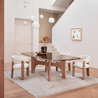 Mesa comedor Nogu con base en madera maciza de fresno y encimera de vidrio espatulado 2