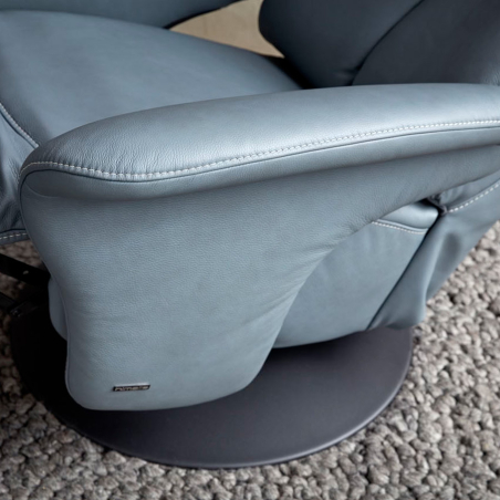 Detalle del brazo del sillón relax 7627 Easyswing de Himolla