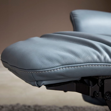 Detalle del reposapiés del sillón relax 7627 Easyswing de Himolla