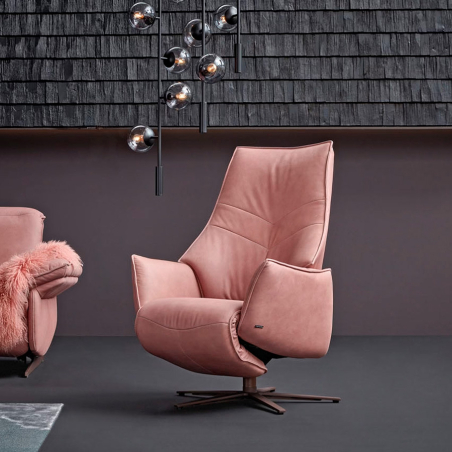 Ambiente con sillón relax 7911 S-Lounger con base de 5 aspas y tapizado en piel