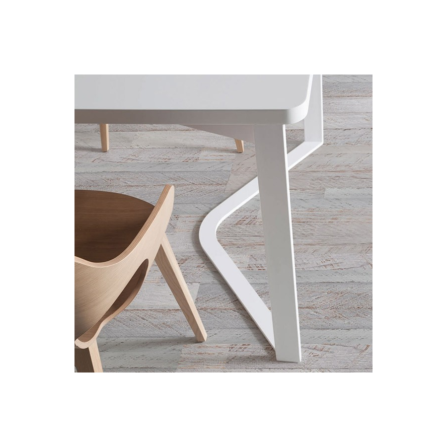 Mesa Vesta de diseño en acabado lacado