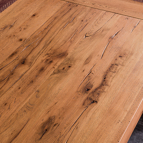 Detalles de un tablero de mesa de madera maciza