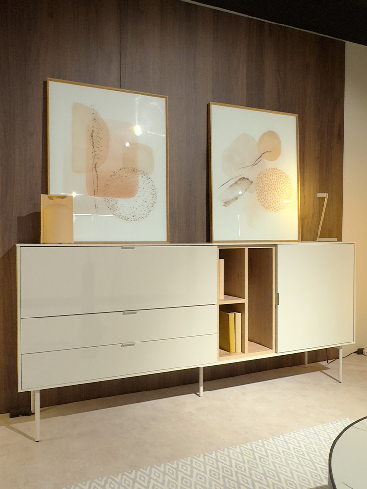 Muebles aparador Tegar en exposición de la tienda Muebles Lara
