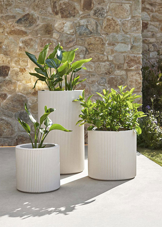 Maceteros Gatsby de Vondom en color natural.