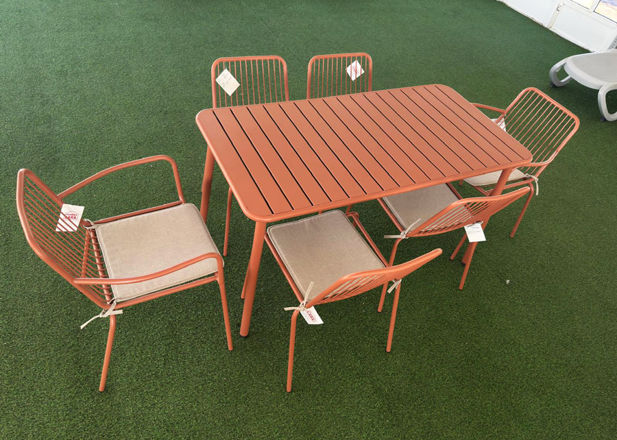 Conjunto de terraza de mesa y sillas de Nardi en Valencia.