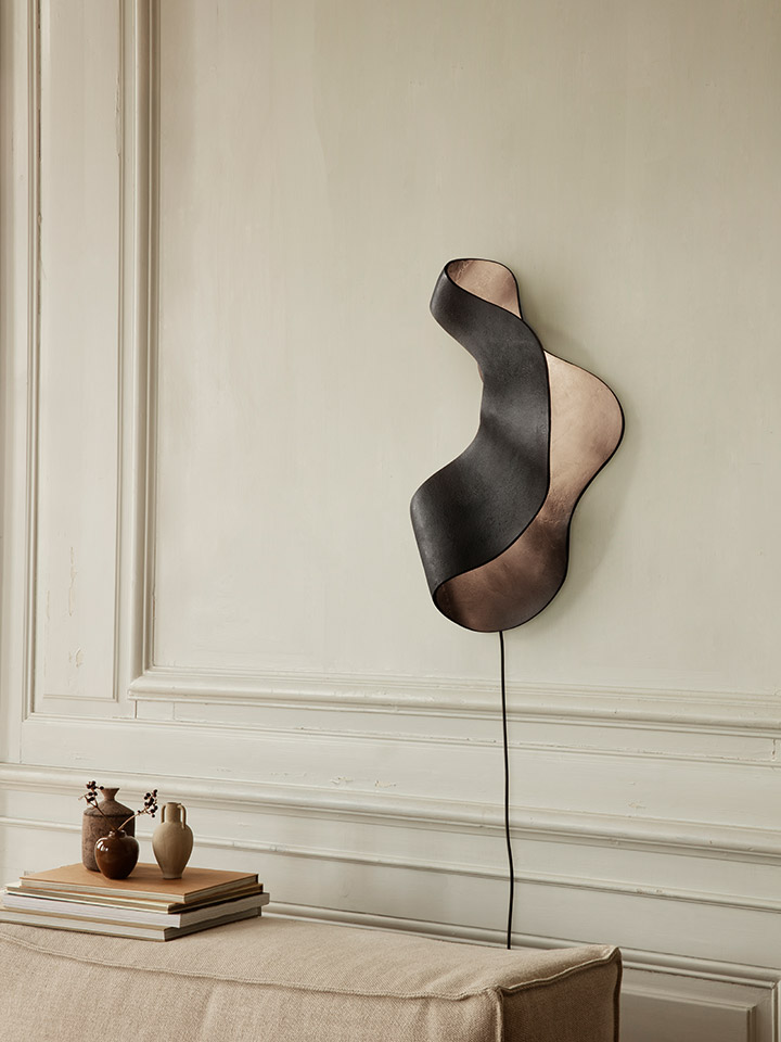 Lámpara Oyster de pared de la firma Ferm Living en Muebles Lara