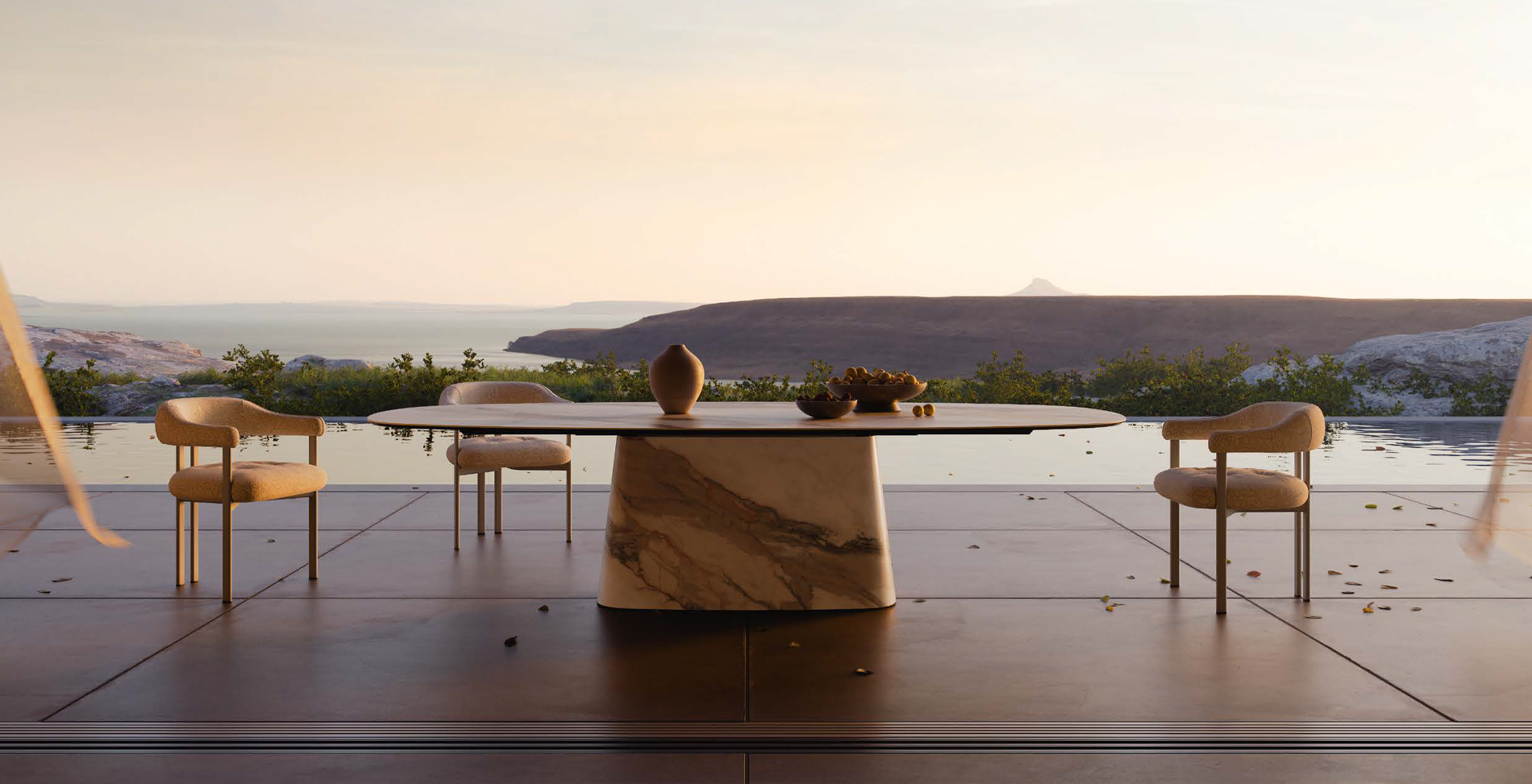 Mesa Napoleon Keramik Outdoor y sillas Greta de Cattelan Italia en exterior de casa de lujo.