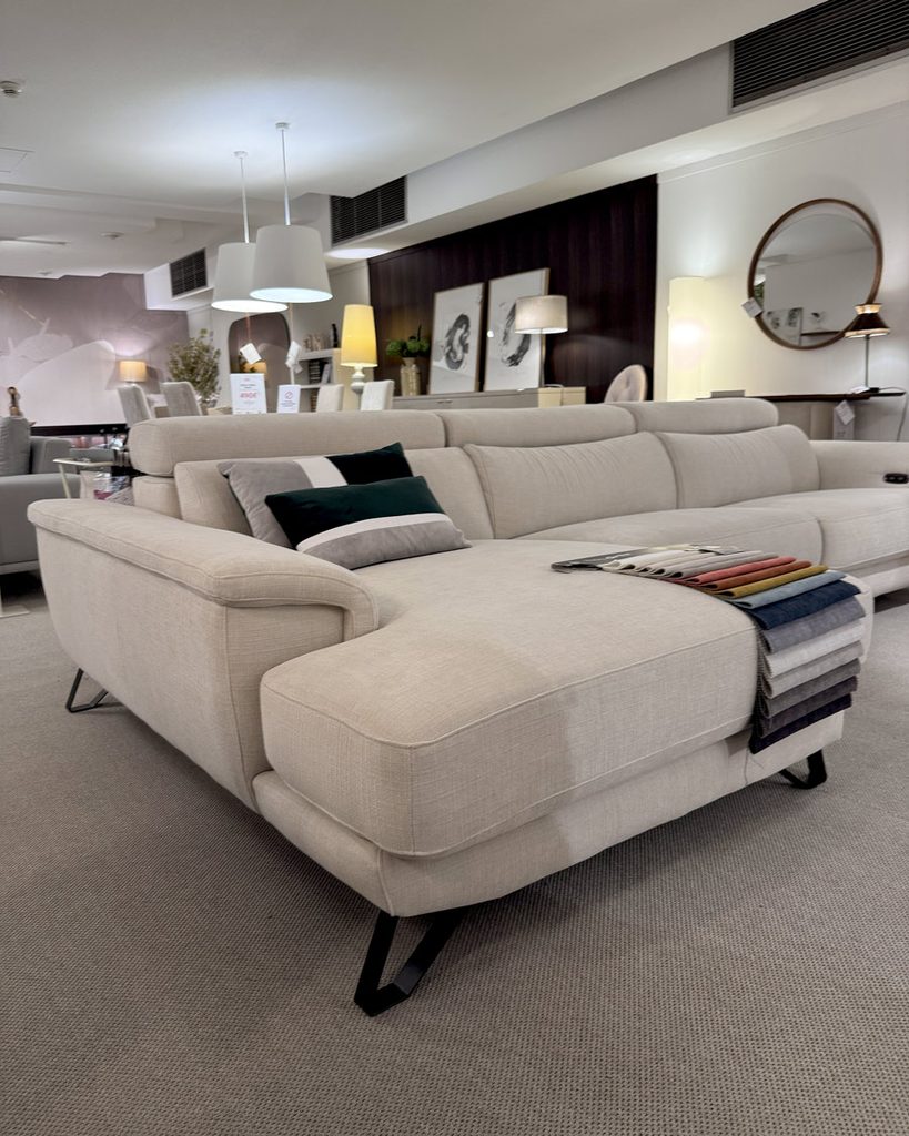 Sofá Teruel relax chaiselongue beige Pedro Ortiz