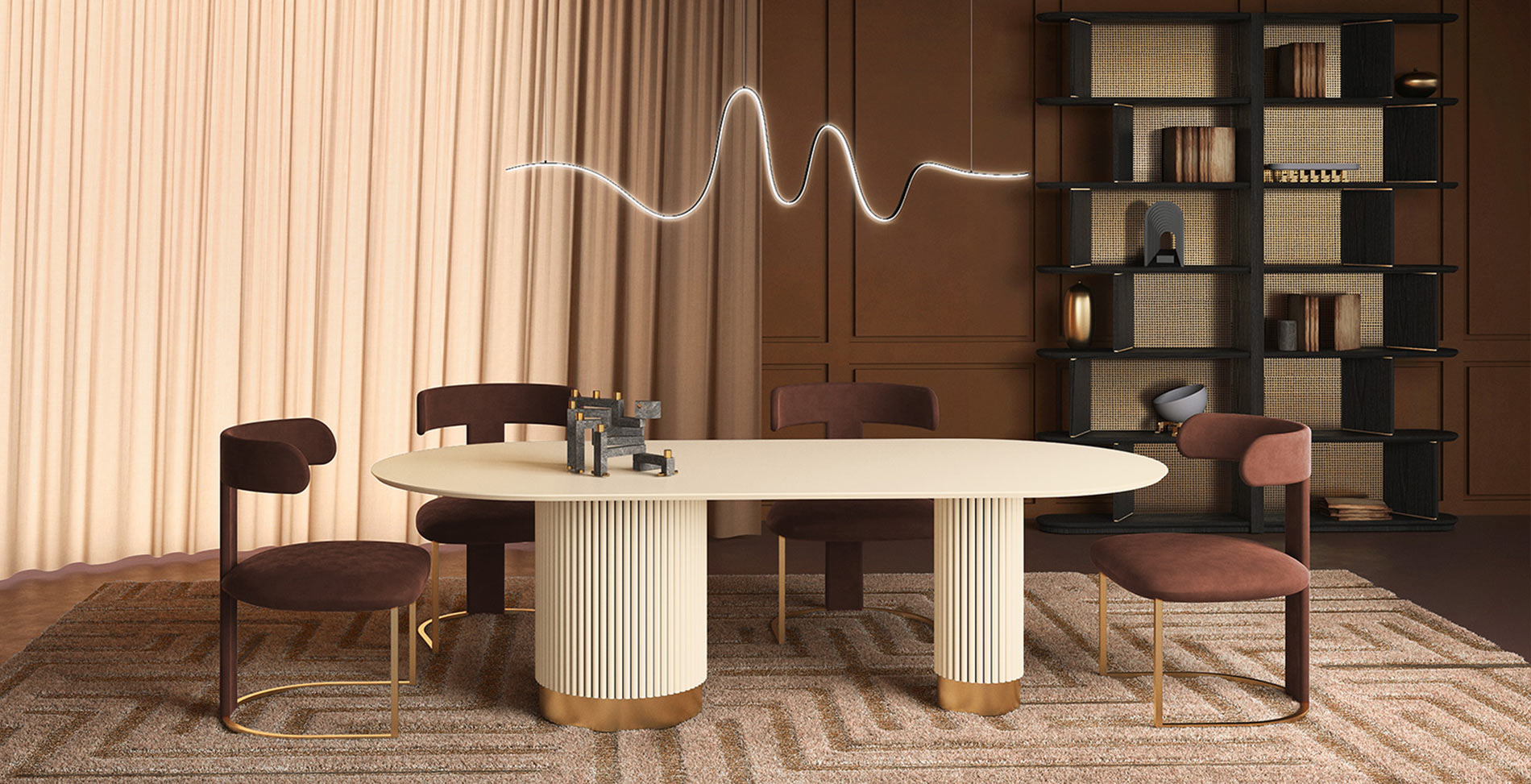 Salón lujoso y cálido italiano con mesa de comedor curva y sillas tapizadas curvas con detalles en dorado.